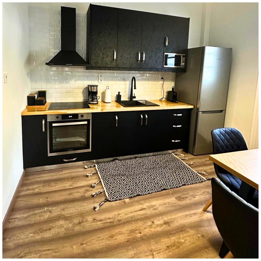 Memories Apartments Μονοκατοικία Στο Καρπενήσι Exteriör bild